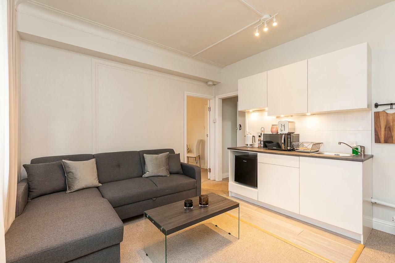 Grand Swiss Cottage Apartment 런던 외부 사진