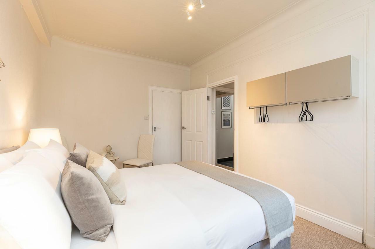 Grand Swiss Cottage Apartment 런던 외부 사진