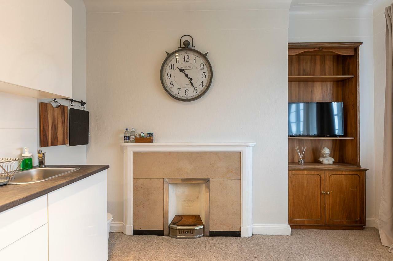 Grand Swiss Cottage Apartment 런던 외부 사진
